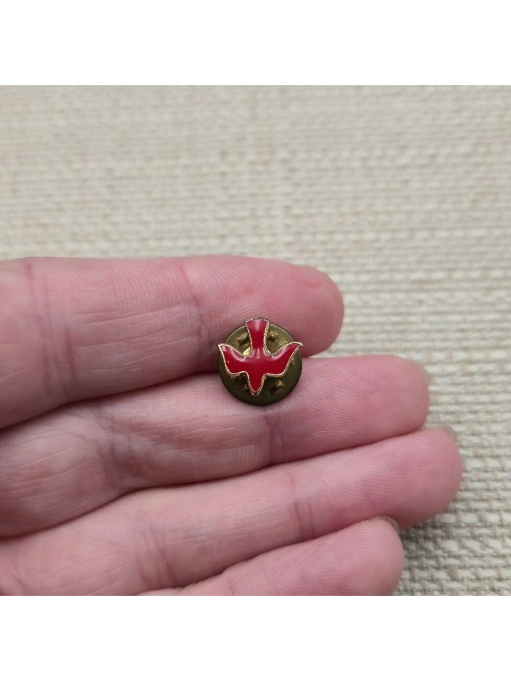 Vintage Christian Holy Spirit Red Enamel Descending Dove Lapel Pin A8989